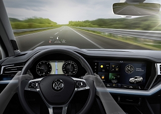 Проекция данных на лобовое стекло в новом Volkswagen Touareg